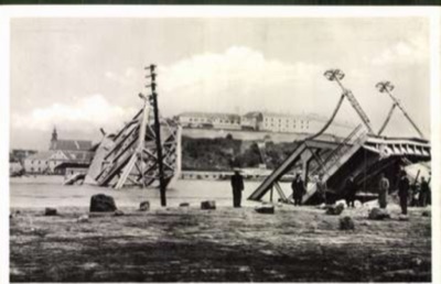 The demolished road bridge between Novi Sad and Petrovaradin, 1941–1944
