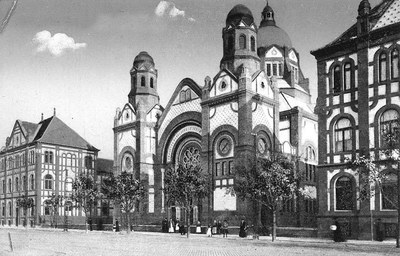 The synagogue and its school buildings, Novi Sad, 1909