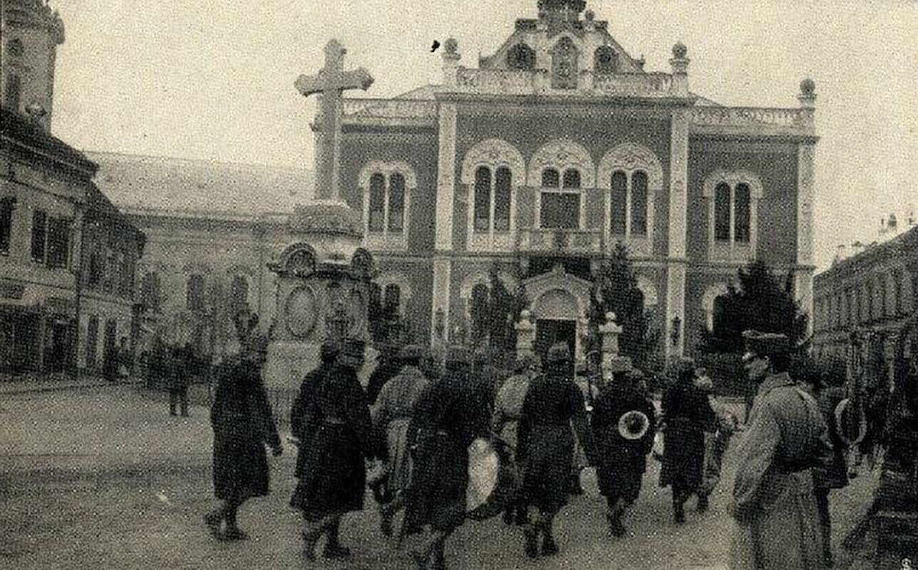 Austro-Hungarian soldiers, Bishop's Palace, Novi Sad, 1914