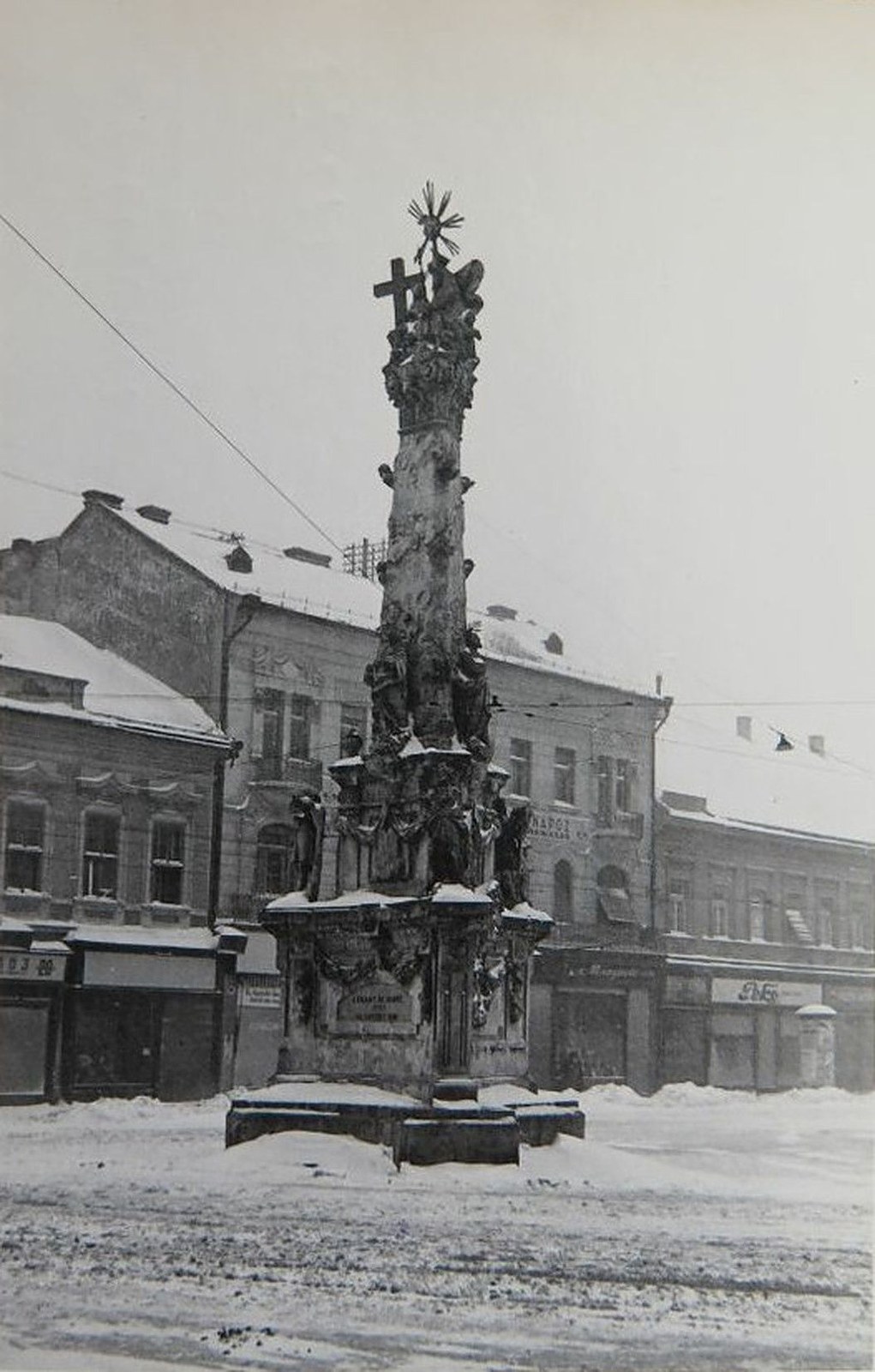 The Holy Trinity column in snow, Novi Sad, 1911–1947
