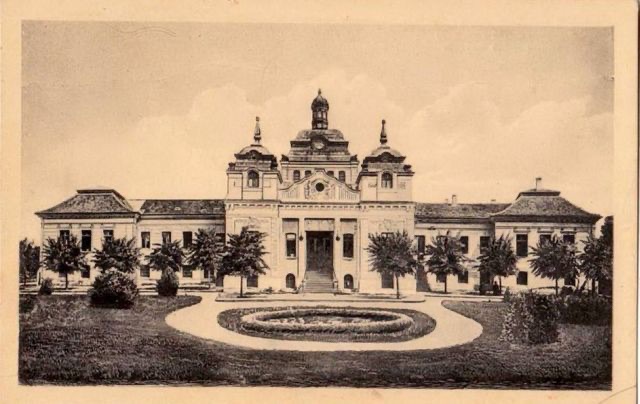 The oval bed in the front garden, Iodine Spa, Novi Sad, 1910