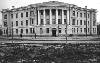 Raw ground before the colonnade, Health Centre, Novi Sad, 1923