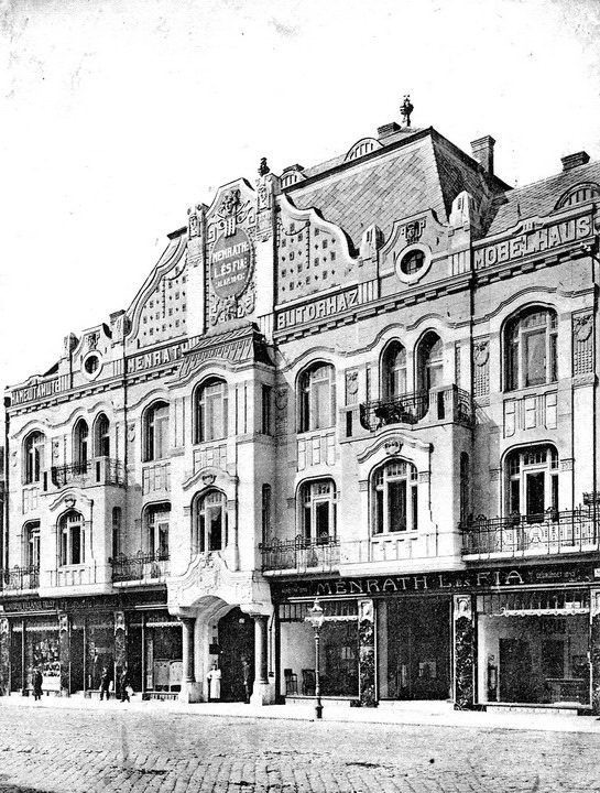 Square on across the cobbles, Menrath Palace, Novi Sad, 1908