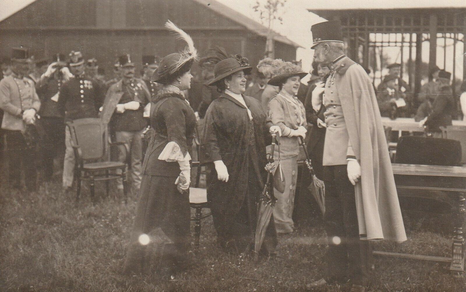 Military air show guests, Novi Sad, 1913
