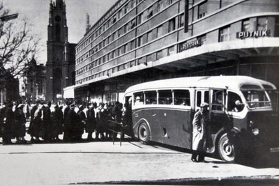 A queue alongside the bus, Novi Sad, 1950s