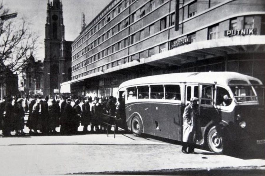 A queue alongside the bus, Novi Sad, 1950s