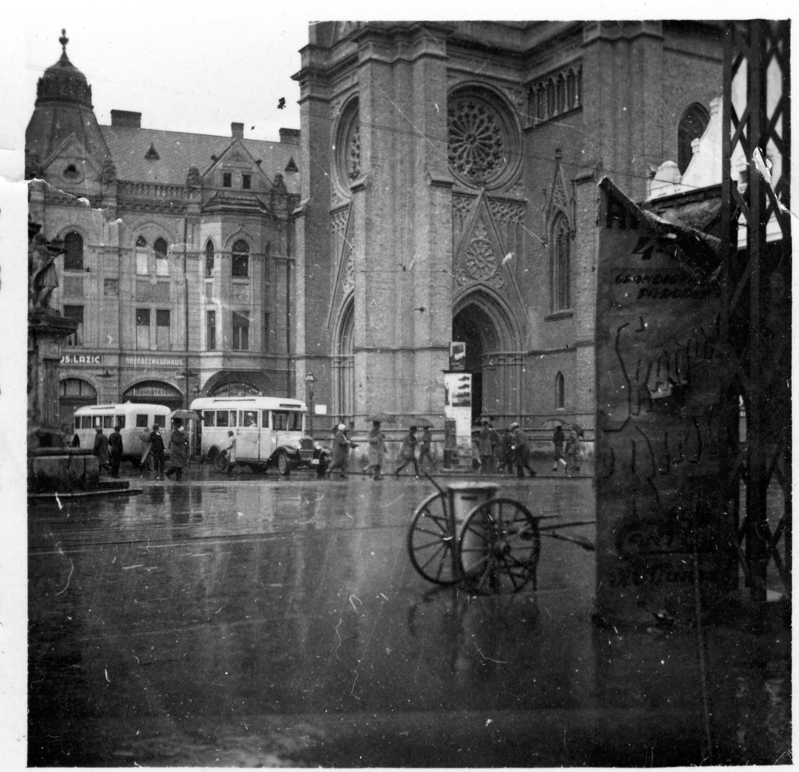 The first buses, Liberty Square, Novi Sad, 1931