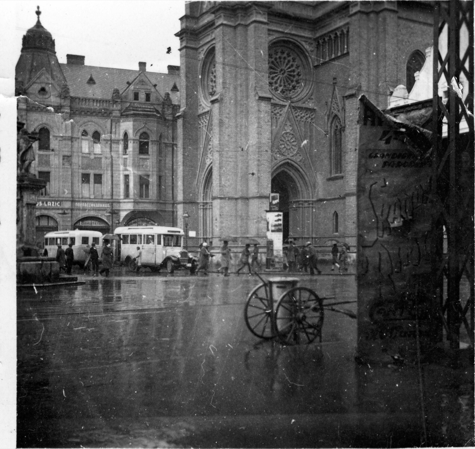 The first buses, Liberty Square, Novi Sad, 1931