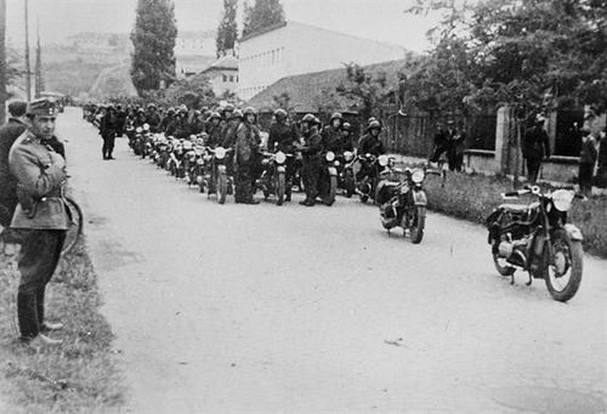 Horthy's Hungarian motorcycle forces, Novi Sad, 1941