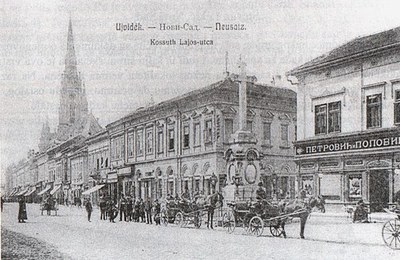 Carriages waiting by the column, Novi Sad, 1900–1918