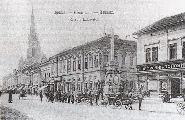 Carriages waiting by the column, Novi Sad, 1900–1918