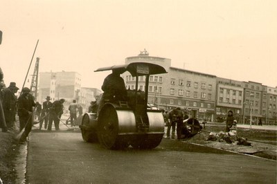 Asphalting the road, Novi Sad, 1939