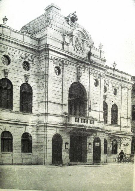 A bicycle against the front, Novi Sad, 1895–1928