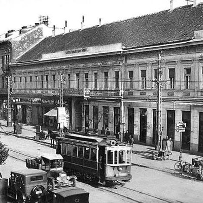 The tram among the motor cars, Novi Sad, 1930–1945