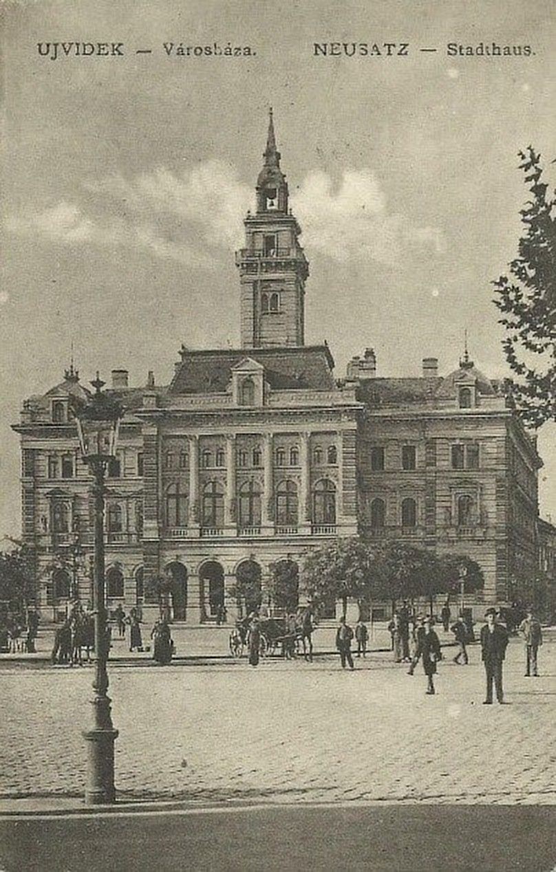 A lamp standard in the foreground, Town Hall, Novi Sad, 1900s