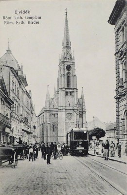 A crowd at the church front, Liberty Square, Novi Sad, 1911–1918