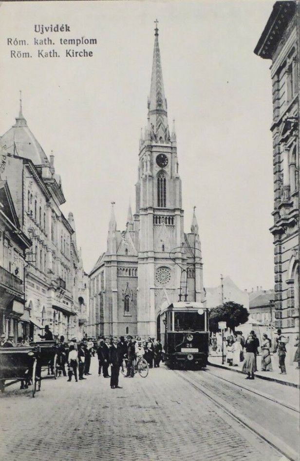 A crowd at the church front, Liberty Square, Novi Sad, 1911–1918